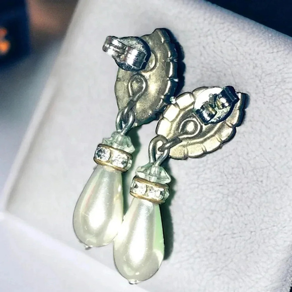 Vintage Green Rhinestone Faux Pearl Silver Tone Earrings - Picture 2 of 2